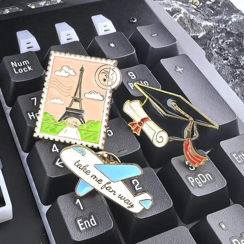 만화 비행기 지구 모험 여행 생활 에나멜 핀 브로치 만 - Tech Accessories Travel 리뷰 및 가격